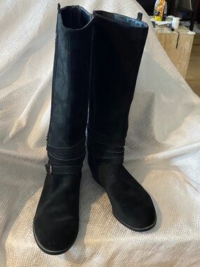 Womens Naturalizer tall modern black suede Boot Size 9W worn 2 times